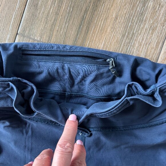 Lululemon navy cropped leggings with mesh on the back of the leg. size 6 - Picture 4 of 8